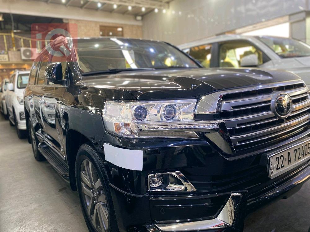 تۆیۆتا لاند کروزەر